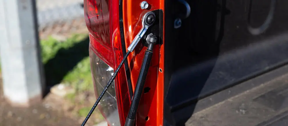 [ARB4714030] Tailgate Assist Hilux 2015+ A-deck