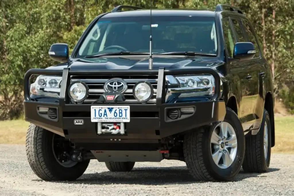 [ARB3415207] Bull bar COMMERCIAL LC200 2015+