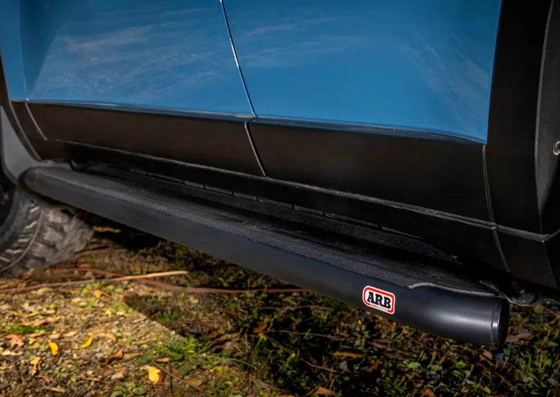 [ARB4414700B] Rails SUMMIT Hilux 2020+ Black Tread Tube 60.3